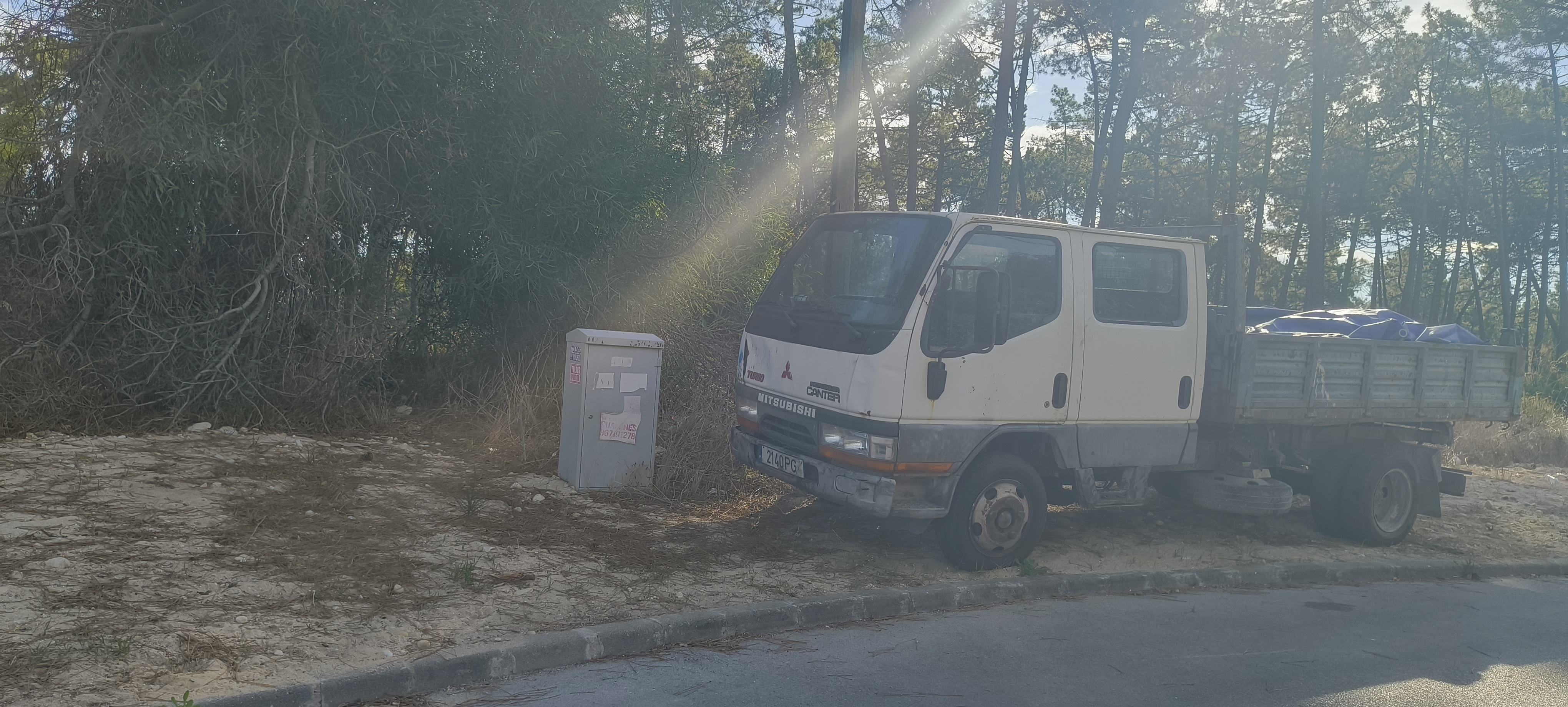 Carrinha de Caixa Aberta na Charneca de Caparica